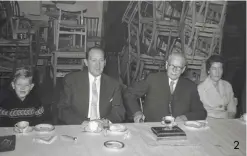  ??  ?? 1. Le bureau “AJ52” d’Arne Jacobsen. 2. Une histoire de famille. De gauche à droite, le dirigeant actuel Knud Erik Hansen, son père Holger,
son grand-père et fondateur Carl et sa mère Ella.
2