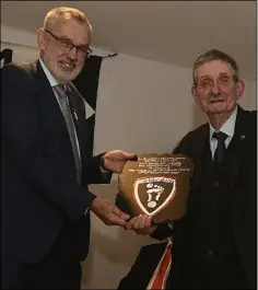  ?? Photo by John Tarrant ?? The late John P Murphy receives a presentati­on from GAA President Larry McCarthy at the launch of the Kiskeam GAA Club History.