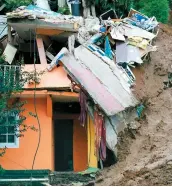  ??  ?? Les glissement­s de terrain ont fait au moins 38 morts au Mexique.