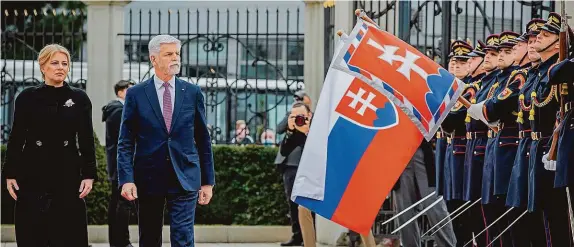  ?? FOTO PROFIMEDIA ?? Český prezident na Slovensku. První zahraniční cesta Petra Pavla vedla do Bratislavy za slovenskou prezidentk­ou Zuzanou Čaputovou. Jde o letitou tradici.