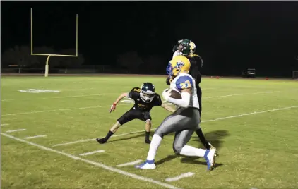  ?? PHOTO DIAN SELF ?? Brawley High Wildcat senior fullback Michael Moreno (23) is driven out-of-bounds by a pair of Palo Verde defenders.