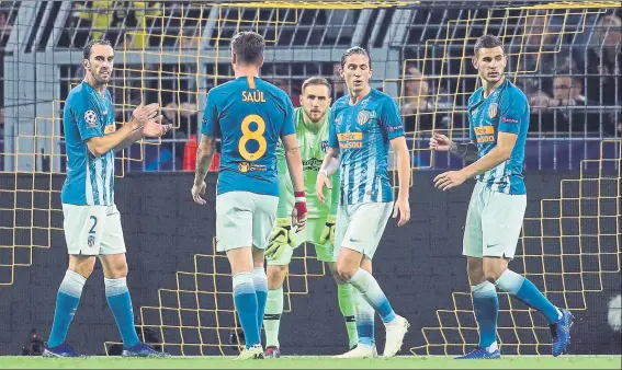  ?? FOTO: EFE ?? El Atlético de Madrid cayó con estrépito en Dortmund en una goleada encajada en la segunda mitad... cuando mejor estuvieron los de Simeone