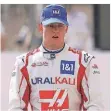  ?? FOTO: DPA ?? Mick Schumacher vom Haas-F1-Team an der Rennstreck­e in Sakhir.