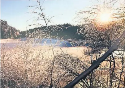  ??  ?? Dette vintermoti­vet har Paul Mjaaland i kalenderen sin. Det viser Midtstetje­rn i lav vintersol.