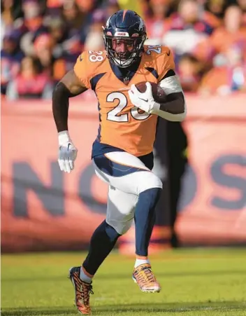  ?? DAVID ZALUBOWSKI/AP ?? Running back Latavius Murray thought his career was over. The Broncos gave him a shot, and he’s off and running.