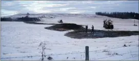  ?? For the Calgary Herald ?? Workers clean up after an oil spill in a farmer’s field 25 kilometres west of Innisfail Jan. 13. The spill was blamed on hydraulic fracturing at a different well.