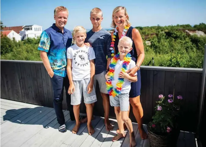  ?? FOTO: JACOB BUCHARD ?? Jørgen Kristianse­n, Kristina Haugeland Kristianse­n og sønnene Fredrik (8), Henrik (12) og Oscar (14) slapp alle forpliktel­ser i Norge, tok ubetalt permisjon og dro til Hawaii for å gå på bibelskole.