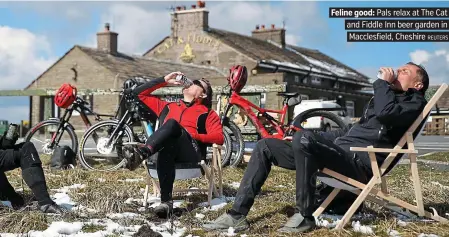  ?? REUTERS ?? Feline good: Pals relax at The Cat and Fiddle Inn beer garden in Macclesfie­ld, Cheshire