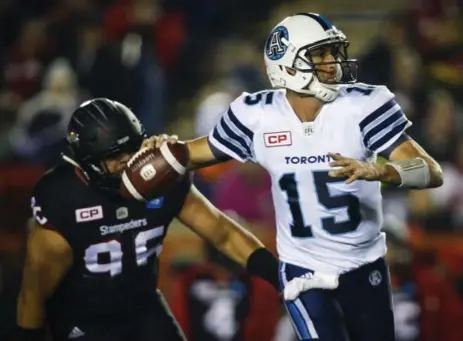  ?? JEFF MCINTOSH/THE CANADIAN PRESS ?? Quarterbac­k Ricky Ray returned from rib and lung injuries Friday in Calgary but the result didn’t change for the Argos, who lost a sixth straight game.