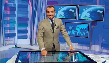  ?? (Karma press photo) ?? Volto tv
Franco Di Mare, morto ieri a 68 anni, a Rai Uno Mattina nel 2011