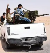  ??  ?? Les troupes de l’armée syrienne se trouvaient à environ trois kilomètres de la ville assiégée de Deir Ezzor hier.