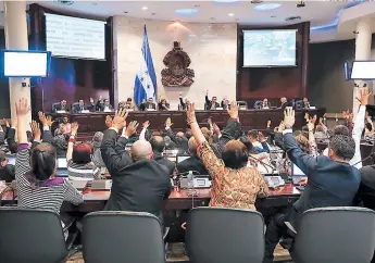  ?? FOTO: EL HERALDO ?? En la sesión de ayer, los diputados aprobaron el convenio de la Misión de Apoyo contra la Corrupción y la Impunidad en Honduras (Maccih).