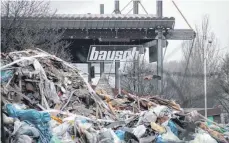  ?? FOTO: DAVID WEINERT ?? Etliche Akten dürften noch auf dem Wertstoffh­of liegen.