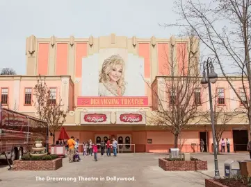  ??  ?? The Dreamsong Theatre in Dollywood.