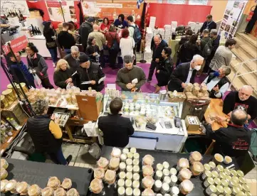  ?? (Photos François Vignola et O. V.) ?? Le Palais gourmand, qui fête ses 30 ans, abrite 250 exposants.