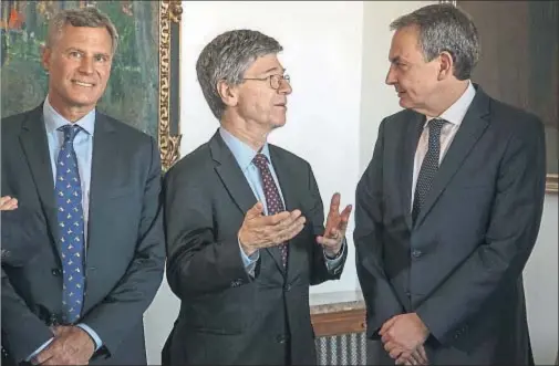  ?? DANI DUCH ?? Zapatero hablando ayer en Madrid con el gurú económico Jeffrey Sachs en presencia del exasesor de Obama Alan Krueger