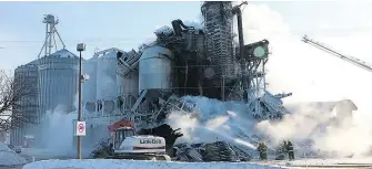  ??  ?? Un incendie a totalement détruit la meunerie Côté-Paquette d’Ange-Gardien en Montérégie.