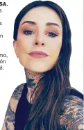  ??  ?? ORGULLOSA. Candelaria suele exhibir sus múltiples tatuajes en las redes sociales. Por el último, pidió perdón a su mamá.