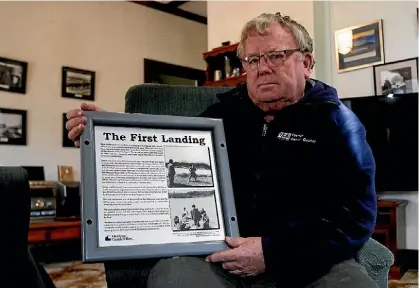  ??  ?? Golden Bay Heritage Society chairman Barry Cashman with The First Landing plaque for Ligar Bay.