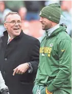  ?? KEN
BLAZE / USA TODAY SPORTS ?? New Browns general manager John Dorsey, who had worked in the Packers’ front office, chats with Aaron Rodgers before the game Sunday.