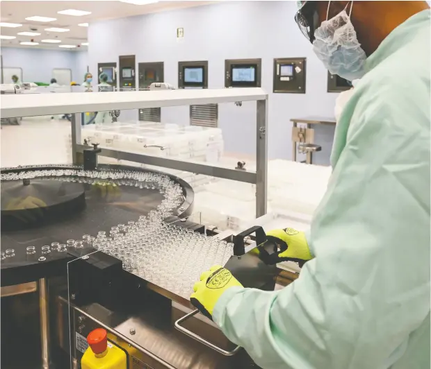  ?? VINCENZO PINTO / AFP via Gett y Imag es ?? A technician handles vials during vaccine packaging and supply testing at a research lab near Rome. Experts says that
widespread use of a COVID-19 vaccine that’s even 60- to 70-per cent effective would make a meaningful impact.