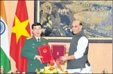  ?? ANI ?? Defence minister Rajnath Singh with Vietnamese counterpar­t General Phan Van Giang in Hanoi on Wednesday.