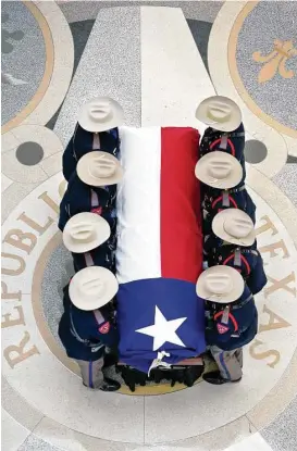  ?? Tom Reel / San Antonio Express-News ?? Mark White’s casket is carried by troopers as hundreds of people stream through the rotunda of the Texas Capitol to pay last respects to the former governor.