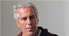  ??  ?? Oficiales de policía, citados por el diario The Washington Post, informaron que Epstein fue hallado colgando en su celda