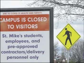  ?? Lisa Rathke The Associated Press ?? A sign at the entrancewa­y to St. Michael’s College in Colchester, Vt., says the campus is closed to visitors due to a COVID-19 outbreak. Some colleges and universiti­es are rethinking plans for next semester as infections surge.