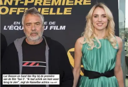  ?? Foto AFP ?? Luc Besson en Sand Van Roy bij de première van de film ‘Taxi 5’. “Ik had schrik om hem weer terug te zien”, zegt de Hasseltse actrice.