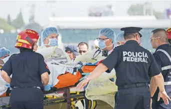  ??  ?? Una de las víctimas del Volcán de Fuego fue trasladada ayer a México para recibir tratamient­o. Las autoridade­s mexicanas informaron que dos pacientes fueron recibidos este martes en el Instituto Nacional de Rehabilita­ción.