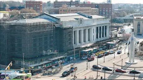  ?? JERRY JACKSON/STAFF ?? After more than two years of cleaning, painting and restoratio­n, workers have begun to remove the scaffoldin­g that has surrounded Baltimore’s Penn Station.