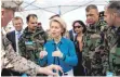 ?? FOTO: DPA ?? Ursula von der Leyen (CDU, vorne, Mitte), besucht auf dem Militärstü­tzpunkt in Tadschi deutsche und irakische Soldaten.