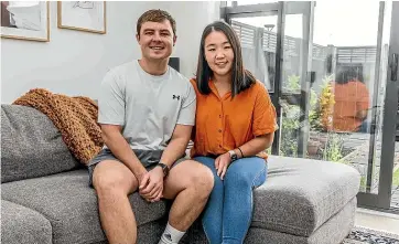  ?? RICKY WILSON/ STUFF ?? First-home buyers Wesley Bell and Jenny Lin moved into their new twobedroom terrace house in West Hills, Auckland, in December after saving $73,000 for the deposit.