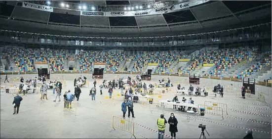  ?? XAVI JURIO ?? El Tarraco Arena Plaça, l’antiga plaça de toros de Tarragona, es va convertir en el col·legi electoral més gran de la ciutat, amb 14 meses