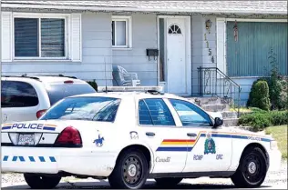  ?? Penticton Herald ?? Just a single RCMP cruiser guarded 1154 Woodlands Dr. in Penticton on Monday afternoon. A man died in the home earlier in the day.