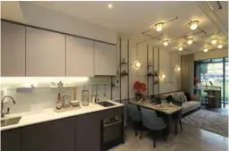  ?? SAMUEL ISAAC CHUA/THE EDGE SINGAPORE ?? The two-bedroom-plus-study show suite, where LED downlight and hanging rack are provided below the kitchen cabinets
