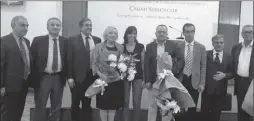  ??  ?? Fituesit e Çmimit për Veprën më të Mirë Shkencore për Skënderbeu­n