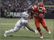  ?? MARCIO JOSE SANCHEZ — THE ASSOCIATED PRESS ?? Kansas City Chiefs running back Kareem Hunt, right, is forced out of bounds by Oakland Raiders cornerback T.J. Carrie during the first half in Oakland on Oct. 19.