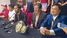  ??  ?? Pacquiao in the post-fight press conference with Senator Tito Sotto, ALV CEO Arnold Vegafria and Buboy Fernandez