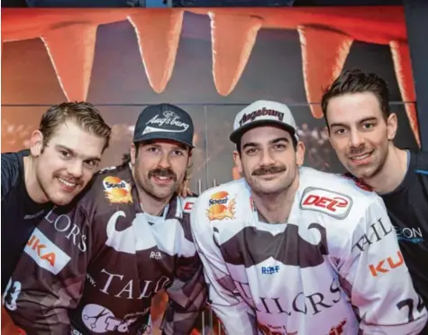  ?? Foto: Klaus Rainer Krieger ?? Zeigt her eure Bärte: Die Panther-Profis (von links) Drew LeBlanc, Brady Lamb, Scott Valentine und Derek Dinger beteiligen sich an der Movember-Aktion und lassen sich einen Schnauzer stehen. In diesem Monat tragen die AEV-Profis ein eigens gestaltete­s...