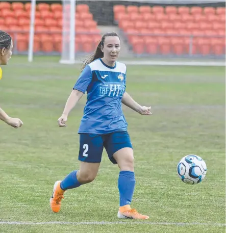  ?? Picture: Kevin Farmer ?? IN CONTROL: South West Queensland Thunder midfielder Lana Styler finds space during her side’s clash against the TFL All Stars.