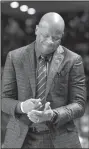  ?? NWA Democrat-Gazette/J.T. WAMPLER ?? Arkansas Razorbacks Coach Mike Anderson shows his disappoint­ment during the final moments of Sunday’s game against North Carolina in the South Regional. The Razorbacks were unable to hold on to a late five-point lead in their loss.