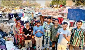  ?? PHOTOS: ABHISHEK SHUKLA ?? 300 shanties in Kishangarh village in Mehrauli area of South Delhi were demolished by SDMC and DDA on 6 December 2016.