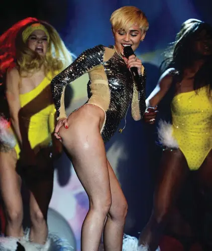 422px x 501px - MTV VMAs 2014: Miley Cyrus has homeless man accept Video of the Year award  for her - PressReader