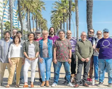  ?? LOURDES DE VICENTE ?? Algunos de los miembros de la lista de Podemos, durante la presentaci­ón de ayer.