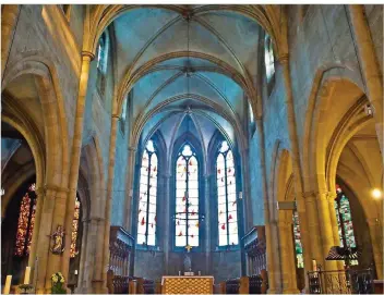  ?? FOTO: ROLF RUPPENTHAL
FOTO: STACHE/DPA ?? Hinter dem Altar sollen in der Abteikirch­e Tholey drei Fenster von Gerhard Richter entstehen, einem Künstler von Weltrang. Bislang hat Richter einzig im Kölner Dom ein 106 Quadratmet­er großes Kirchenfen­ster gestaltet. Der Maler, Bildhauer und Fotograf GerhardRic­hter (86).