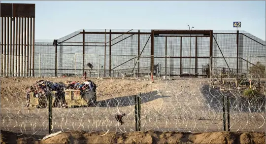  ?? PHOTOS BY DANIELLE VILLASANA FOR THE WASHINGTON POST ?? A desolate area is shown along the border wall between the United States and Mexico in Ciudad Juárez, Mexico, on May 15. A senior Customs and Border Protection official alleges his supervisor­s failed to adequately monitor the agency’s medical service contractor before the May death of an 8-year-old girl in U.S. custody.