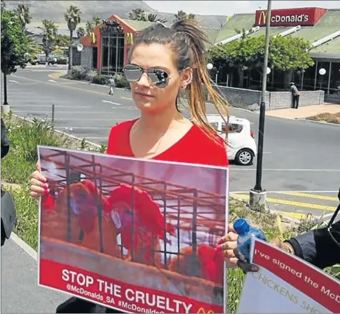  ??  ?? BIRDS OF A FEATHER: Yolanda Güse protests outside a McDonald’s branch in Cape Town