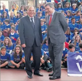  ??  ?? PACTO. Tebas y Cardenal acordaron las ayudas del fútbol.